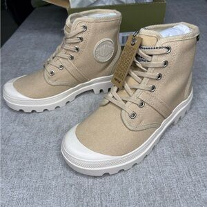 Palladium Pallabrousse Desert Boots NWT Women’s Size 5